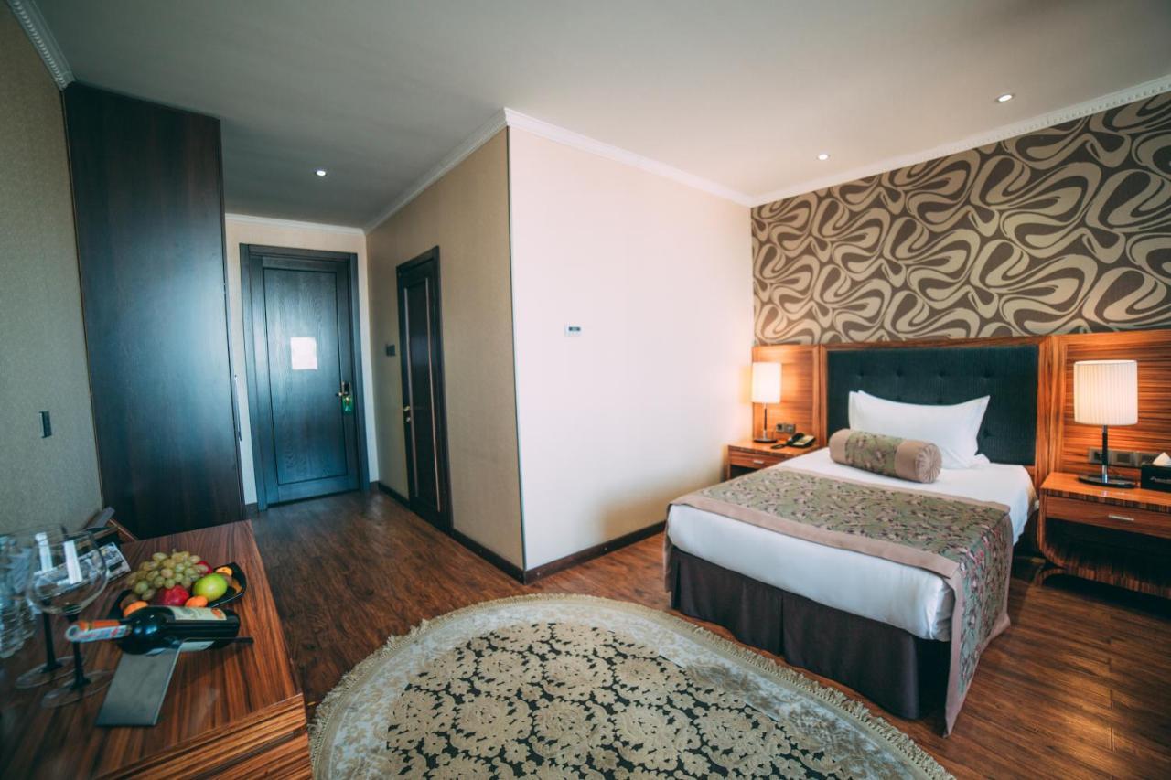 Damas International Hotel Bishkek Exterior photo
