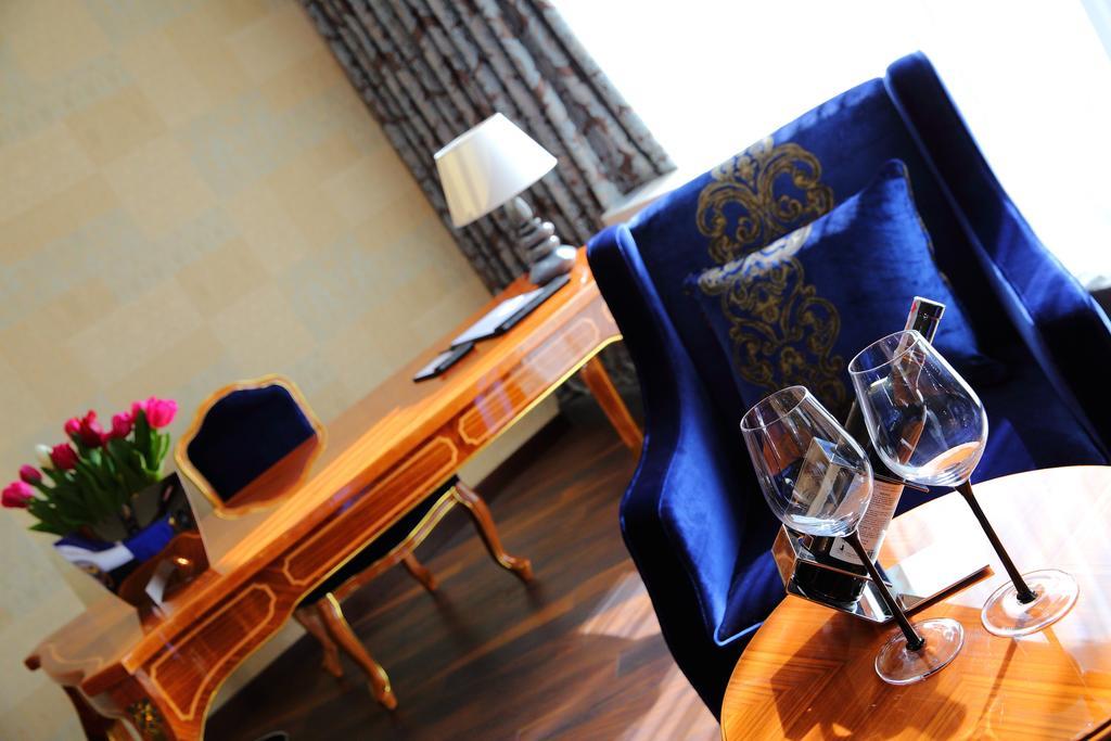 Damas International Hotel Bishkek Room photo
