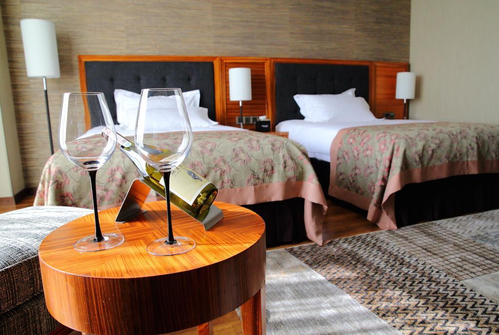 Damas International Hotel Bishkek Room photo