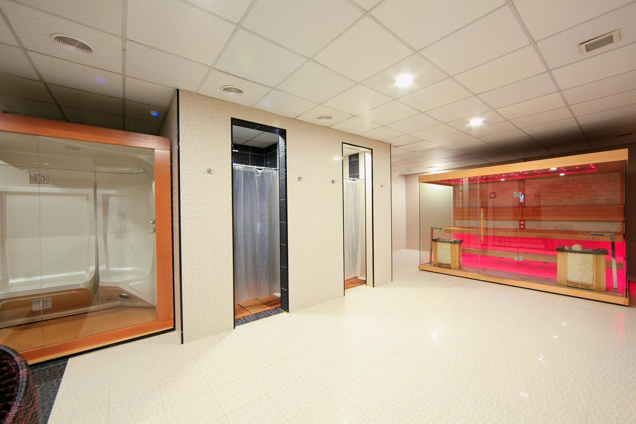 Damas International Hotel Bishkek Exterior photo