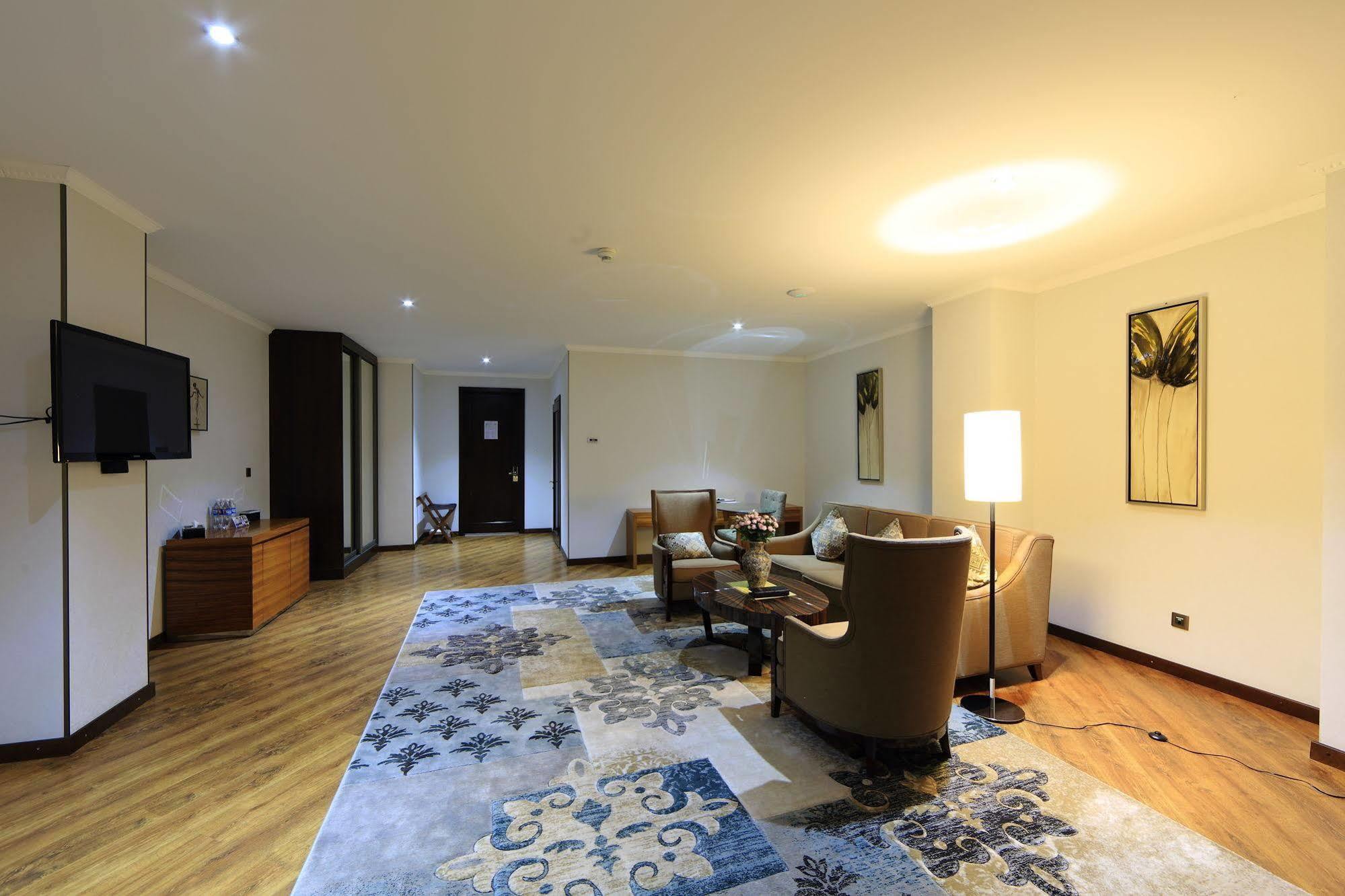 Damas International Hotel Bishkek Exterior photo