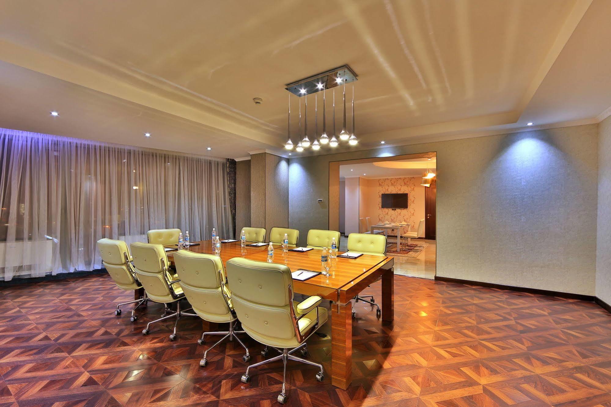 Damas International Hotel Bishkek Exterior photo