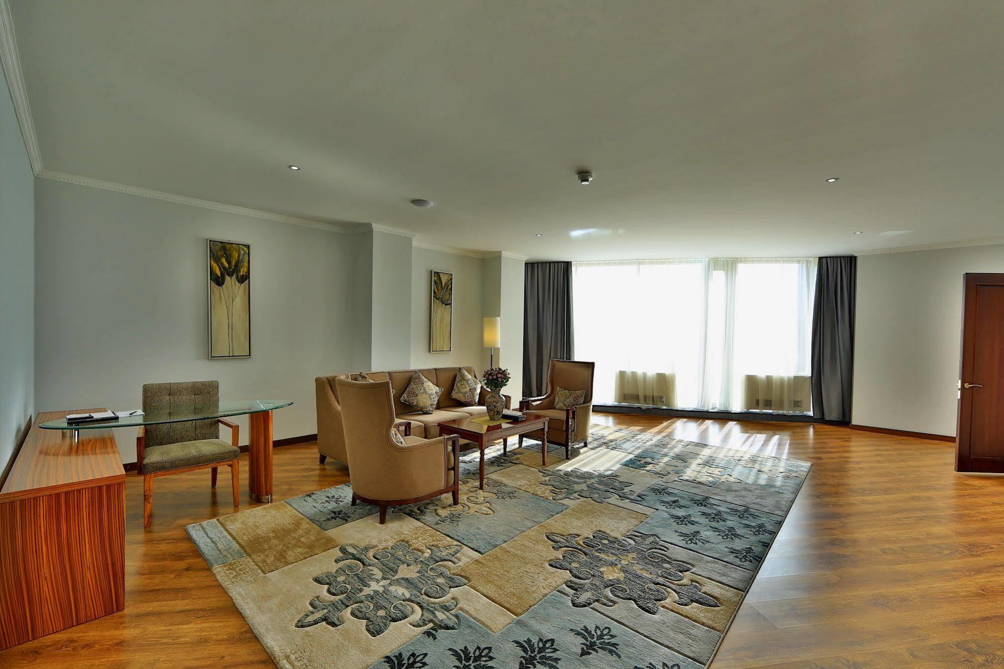 Damas International Hotel Bishkek Exterior photo