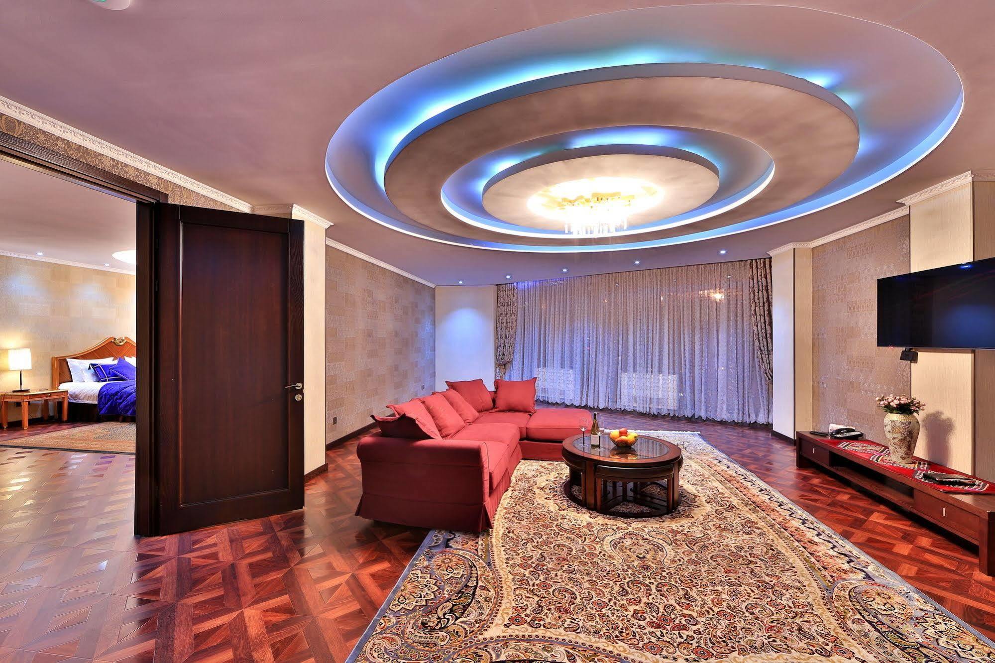 Damas International Hotel Bishkek Exterior photo