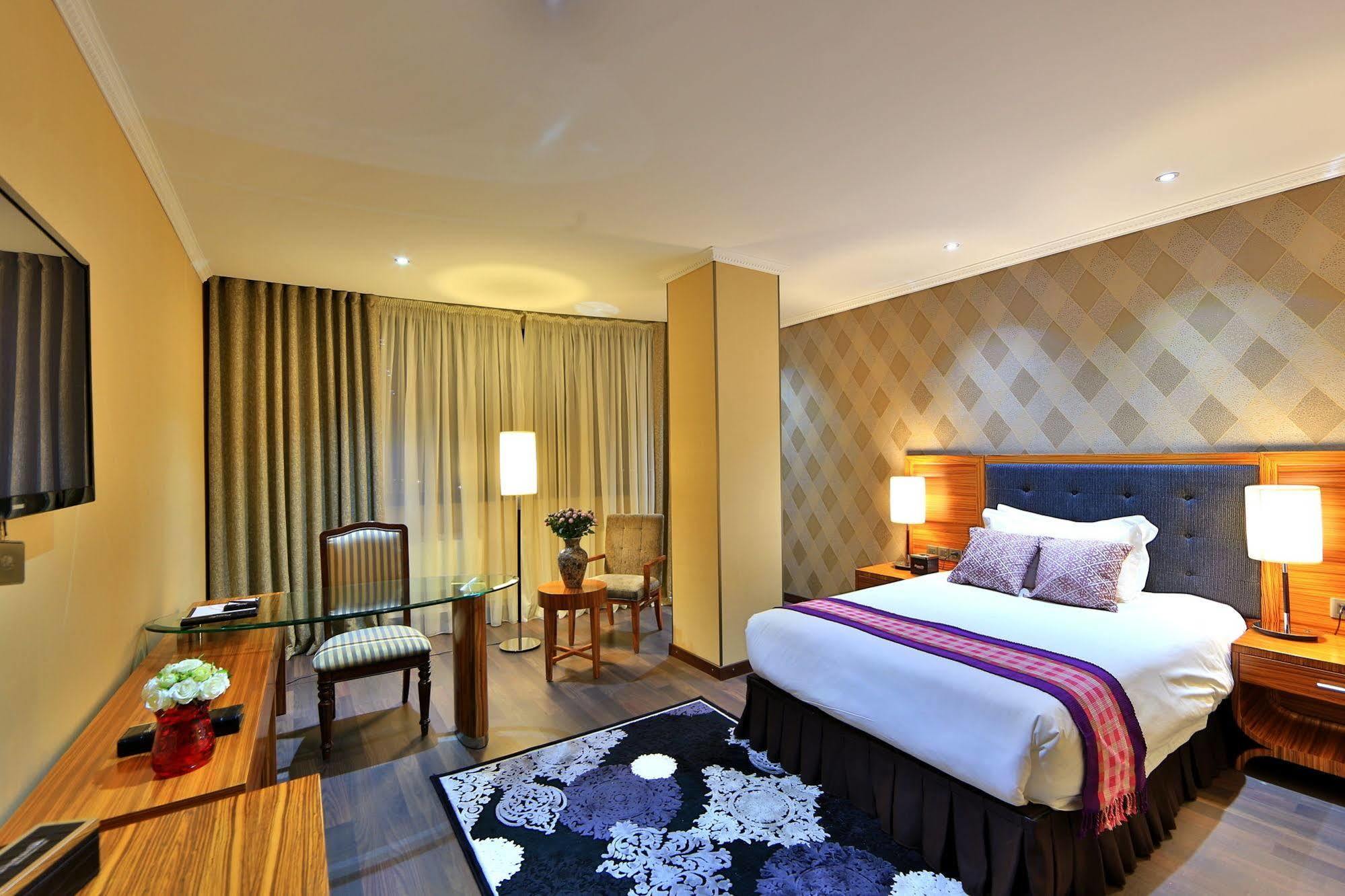 Damas International Hotel Bishkek Exterior photo