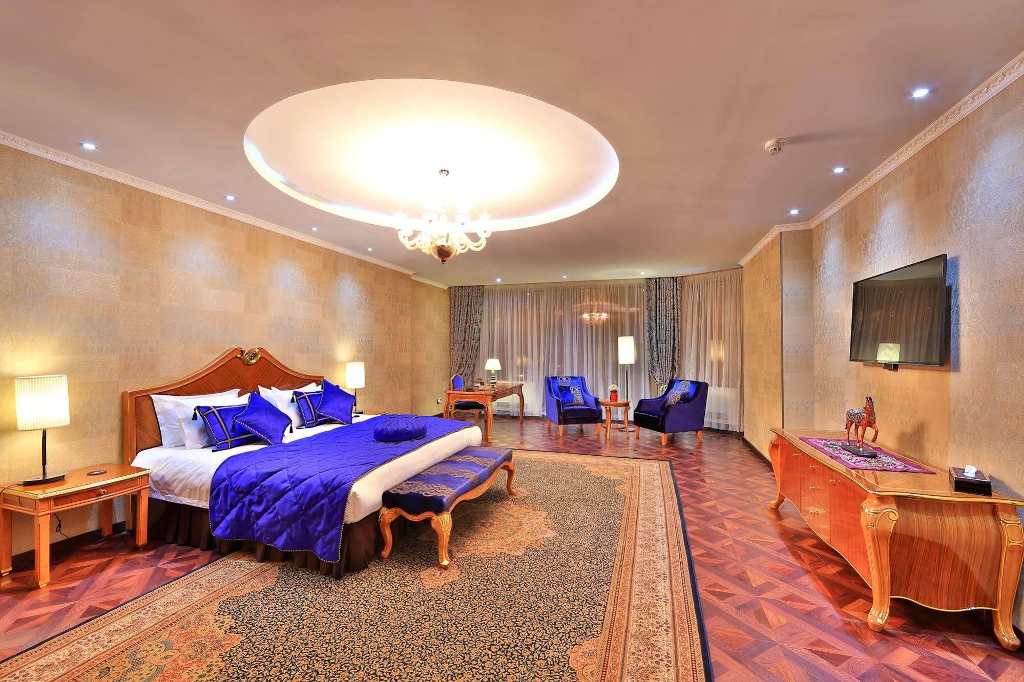 Damas International Hotel Bishkek Exterior photo
